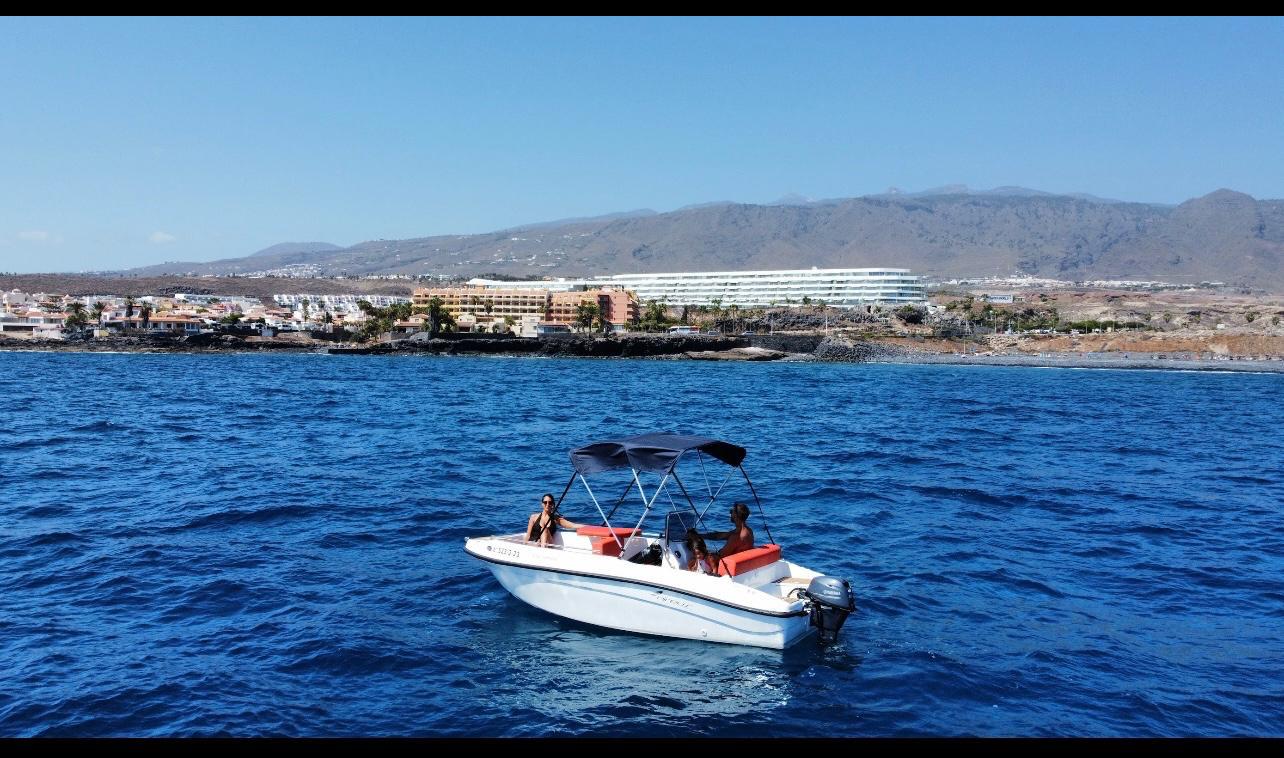 Wynajem łodzi bez patentu – Costa Adeje