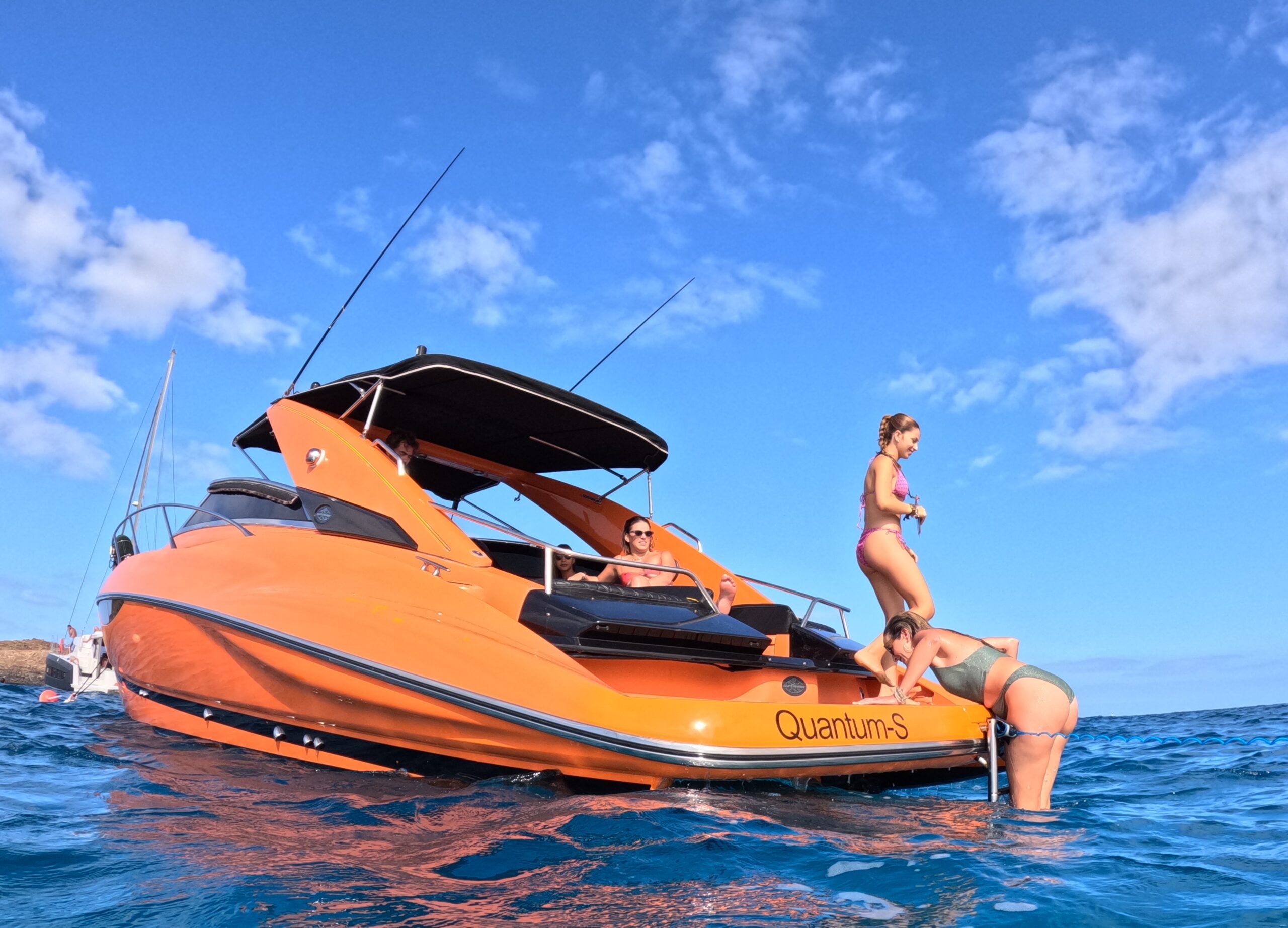 Jacht premium Sunseeker – 3h rejs wzdłuż Lanzarote