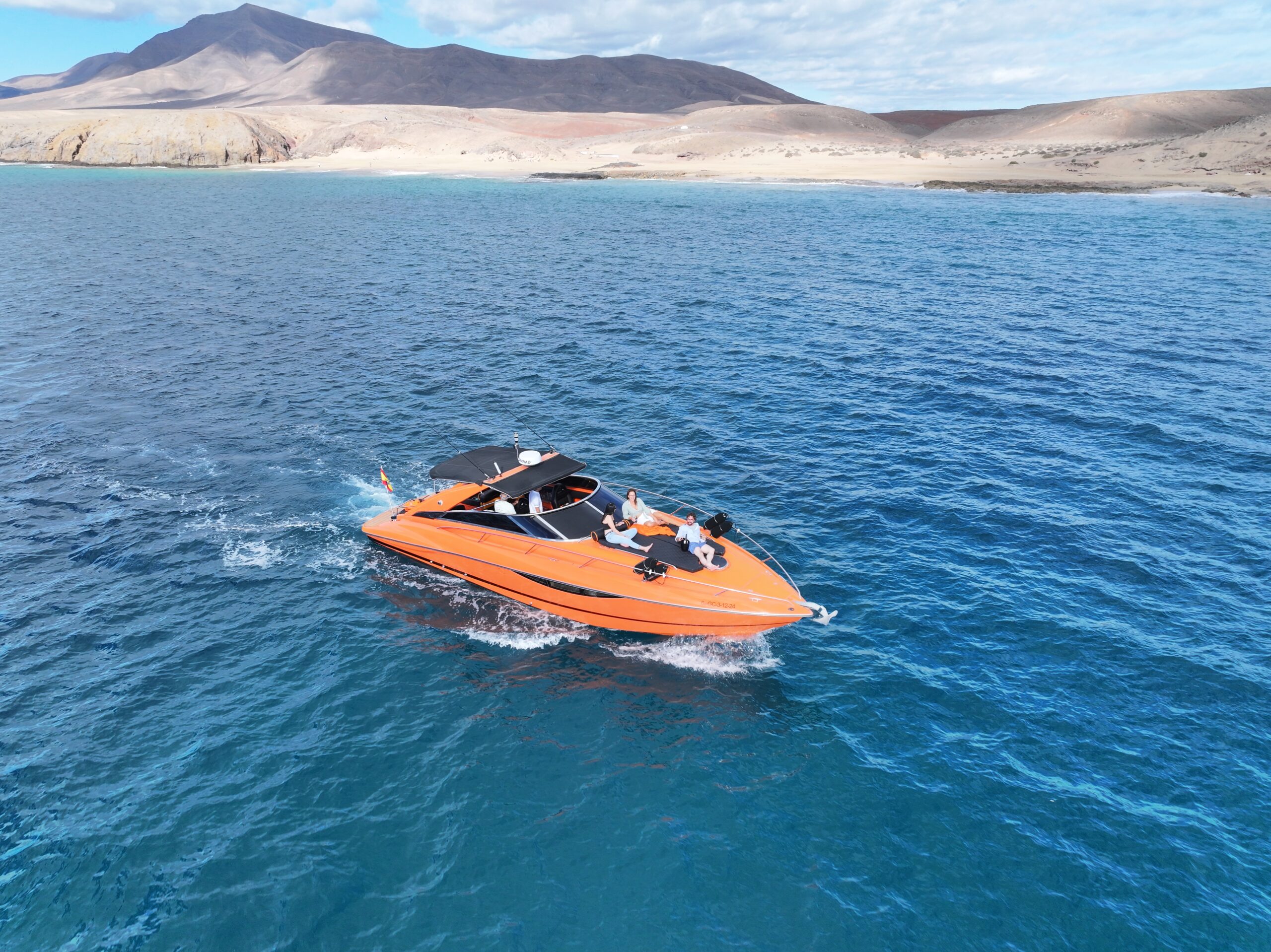 Jacht premium Sunseeker – 3h rejs wzdłuż Lanzarote