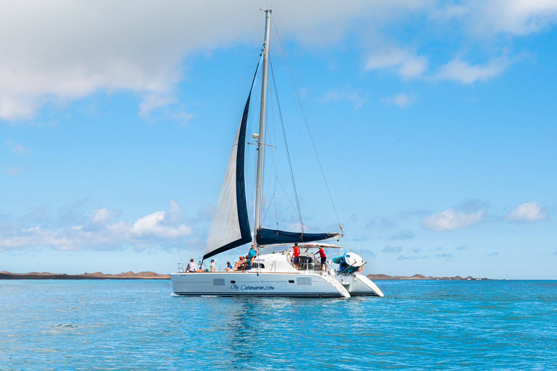 Kameralny rejs katamaranem premium – Corralejo na Lobos