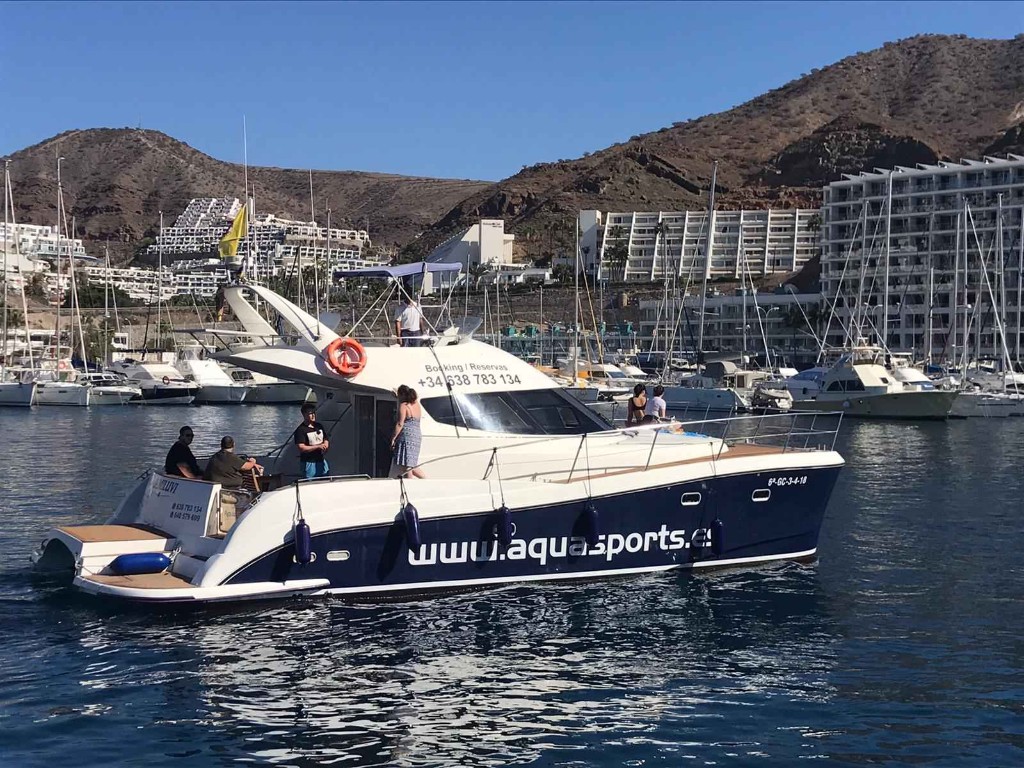 Prywatny katamaran z kapitanem – Puerto Escala